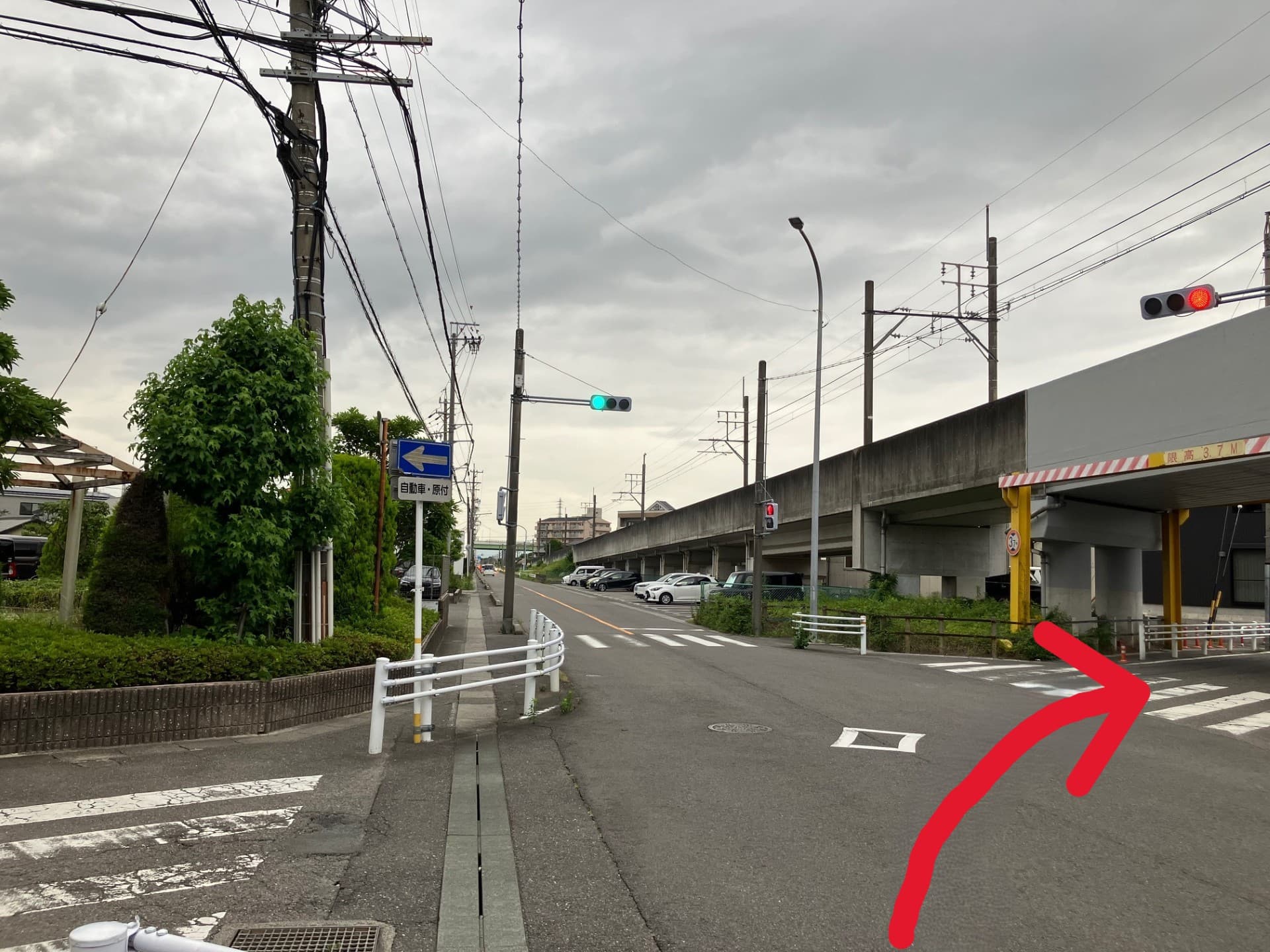 道順① 信号交差点を右折